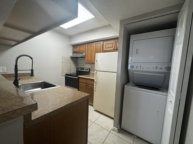 5672 Rock Island Rd in Tamarac, FL - Building Photo - Building Photo