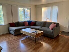 12463 14th Ave S in Seattle, WA - Building Photo