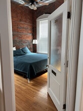 124 N Neil St in Champaign, IL - Foto de edificio - Building Photo