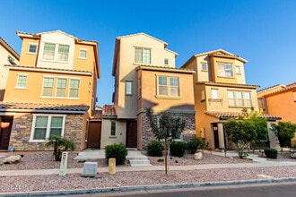 2031 N 77th Ln in Phoenix, AZ - Building Photo - Building Photo