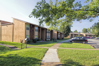 High House Village in Dickson, TN - Building Photo - Building Photo