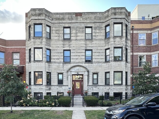 property at 4440 N Dover St