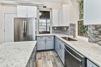 1345 N Maplewood Ave in Chicago, IL - Building Photo - Building Photo