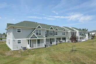Creekwood Apartments in Watertown, NY - Foto de edificio - Building Photo