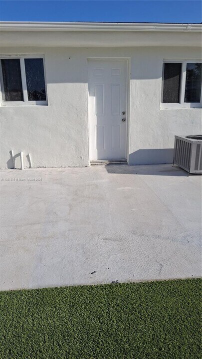 598 E 41st St in Hialeah, FL - Building Photo