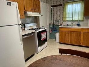 609 E 12th St in Rolla, MO - Building Photo - Building Photo