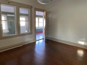 577 Irwin St in Galesburg, IL - Building Photo - Building Photo
