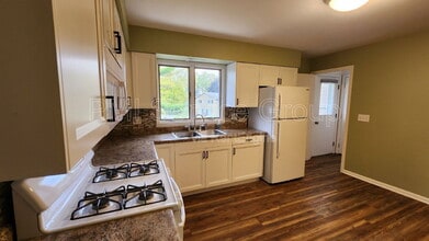 410 Monroe St in Oswego, IL - Building Photo - Building Photo