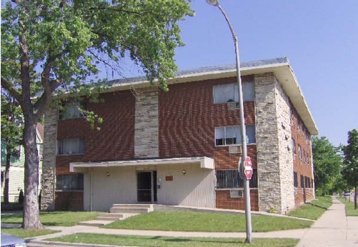 Juneau Terrace in Milwaukee, WI - Foto de edificio - Building Photo