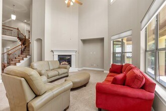 11613 Woodland Hills Trail in Austin, TX - Foto de edificio - Building Photo