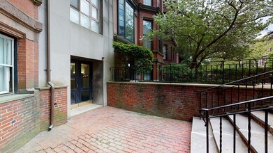 205 Beacon St in Boston, MA - Foto de edificio - Building Photo