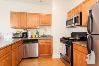 3750 N Wilton Ave, Unit Unit 4 in Chicago, IL - Building Photo - Building Photo