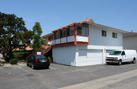 16682 Goldenwest St in Huntington Beach, CA - Foto de edificio - Building Photo