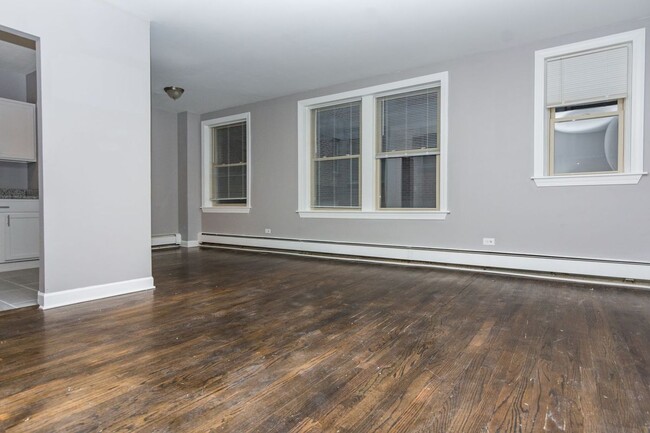 7130 S Jeffery Blvd in Chicago, IL - Building Photo - Building Photo