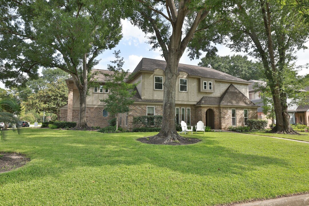 9203 Godstone Ln in Spring, TX - Foto de edificio