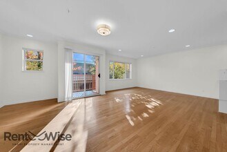 734 Chestnut St in San Carlos, CA - Building Photo - Building Photo