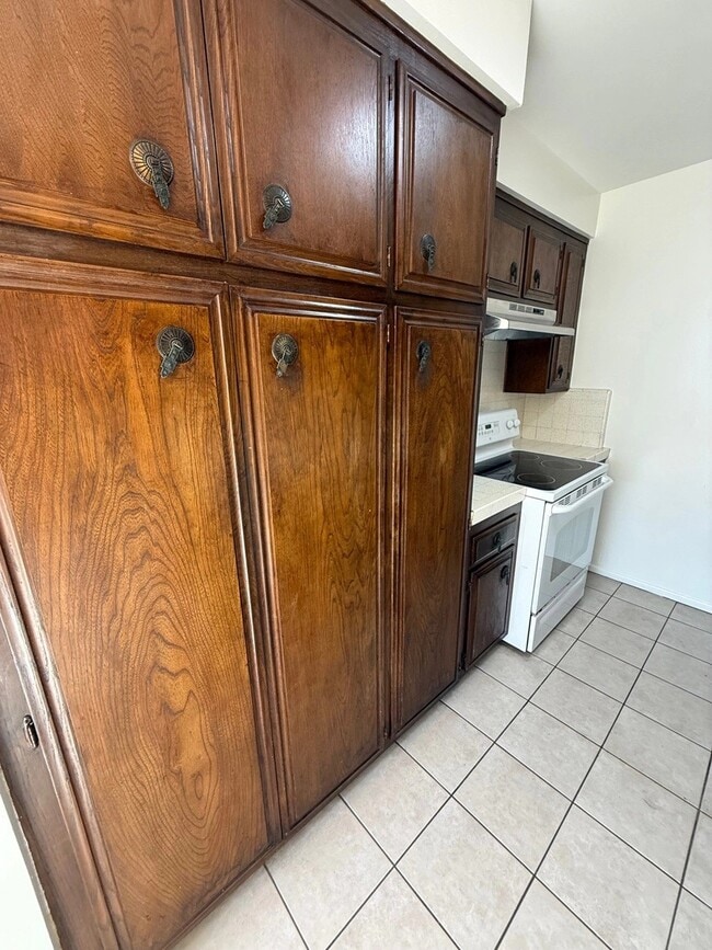 12235 Pacific Ave, Unit 107 in Los Angeles, CA - Building Photo - Building Photo