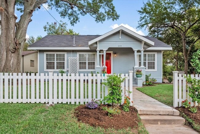 603 Crockett St in Brenham, TX - Building Photo - Building Photo