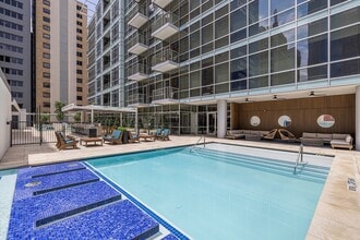 Main 3 Downtown in Dallas, TX - Foto de edificio - Building Photo