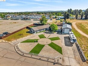 59 Old Stagecoach Rd in Brentwood, CA - Building Photo - Building Photo