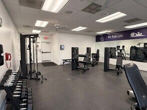 Kirkwood Station Plaza Apartments in Kirkwood, MO - Foto de edificio - Building Photo