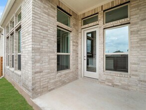 100 Royal Fern Rd in Hutto, TX - Building Photo - Building Photo