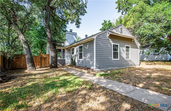 503 E 12th Ave in Belton, TX - Foto de edificio - Building Photo