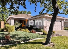 230 Bartlett Ln in Vacaville, CA - Building Photo