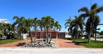3807 Belle Vista Dr E in St Pete Beach, FL - Building Photo
