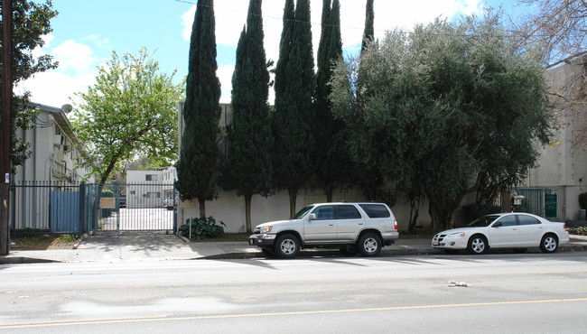 Olive Tree Apartments in Van Nuys, CA - Building Photo - Building Photo