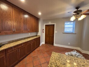 5772 W Higgins Ave, Unit 2 in Chicago, IL - Foto de edificio - Building Photo