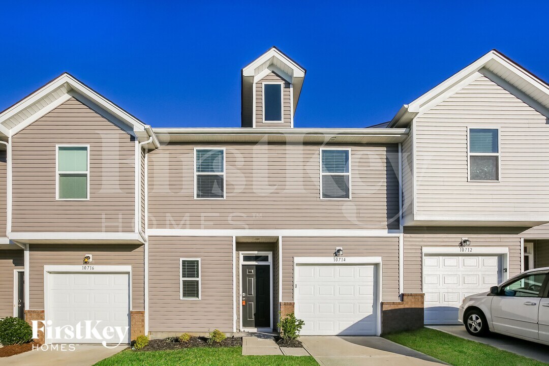 10714 Rivergate Dr NW in Huntersville, NC - Foto de edificio