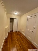 1637 Commonwealth Ave, Unit 11 in Boston, MA - Foto de edificio - Building Photo