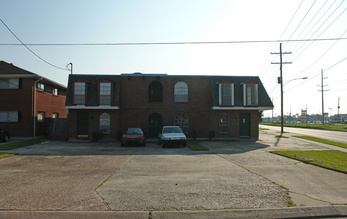 4401 Kent Ave in Metairie, LA - Foto de edificio