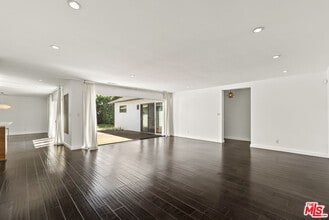 5120 Stern Ave in Los Angeles, CA - Foto de edificio - Building Photo