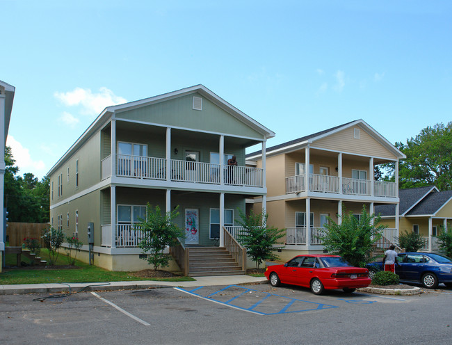 Mobile-Baldwin Employee Housing in Fairhope, AL - Foto de edificio - Building Photo