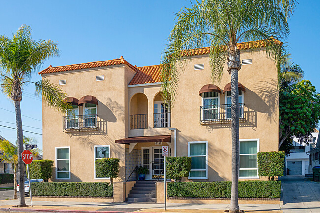 4121 Halldale Ave in Los Angeles, CA - Foto de edificio - Building Photo