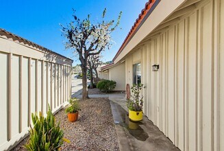 17440 Plaza Cerado, Unit 71 in San Diego, CA - Building Photo - Building Photo