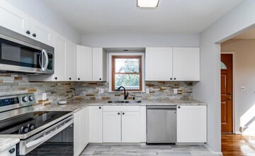 3435 Cornhusker Dr in Omaha, NE - Building Photo - Building Photo