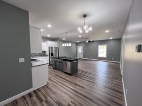 104 Twin Oaks Dr in Bardstown, KY - Building Photo - Building Photo