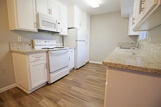 Capitol View Apartments in Sacramento, CA - Building Photo - Building Photo