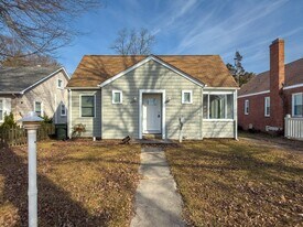 136 Chesterfield Rd in Hampton, VA - Building Photo