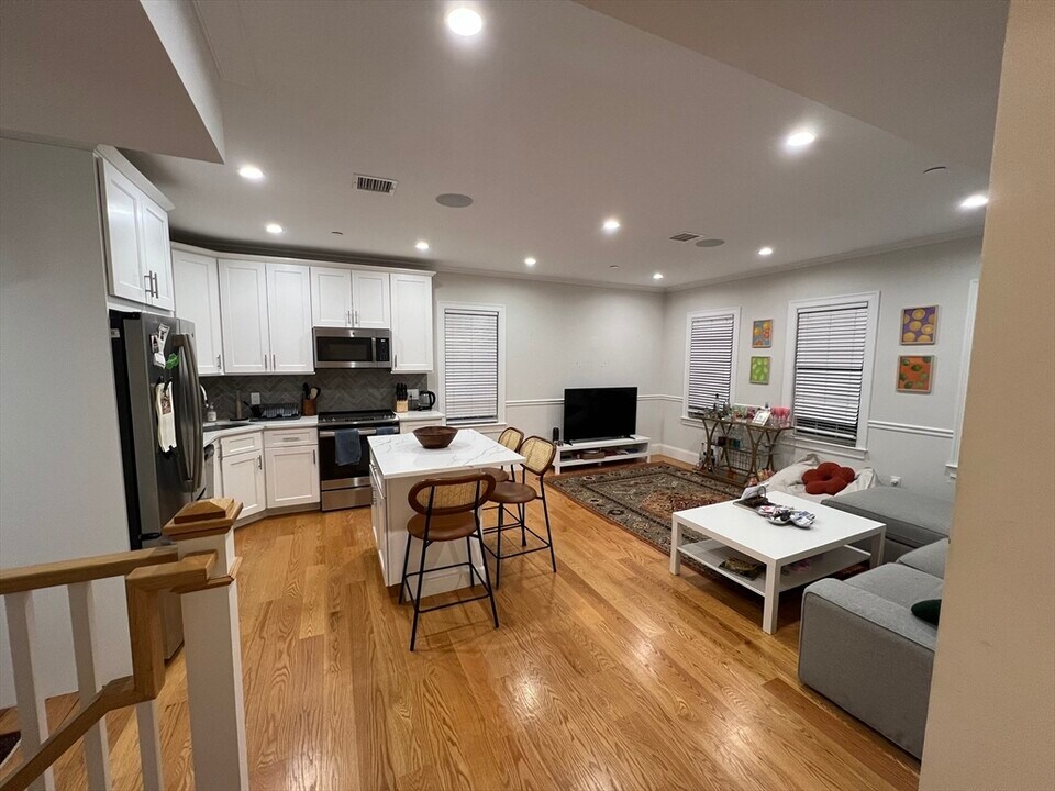276 Athens St in Boston, MA - Building Photo