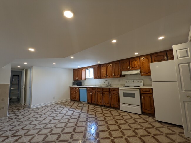 901 Ossington Av in Toronto, ON - Building Photo - Building Photo