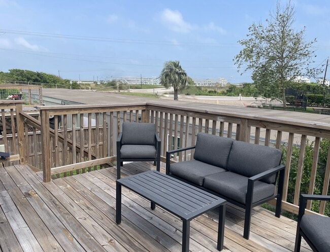 property at 11 San Jacinto Dr