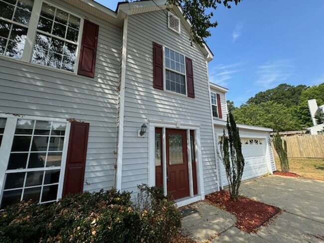 102 Alice Ct in Apex, NC - Building Photo - Building Photo
