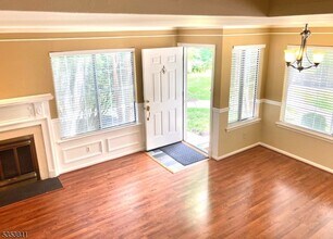 28 Stevens Ct in Bedminster, NJ - Building Photo - Building Photo