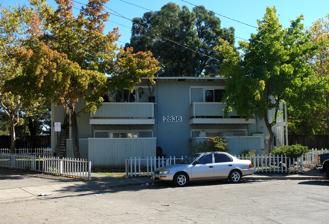 2836 Apple Valley Ln in Santa Rosa, CA - Building Photo - Building Photo