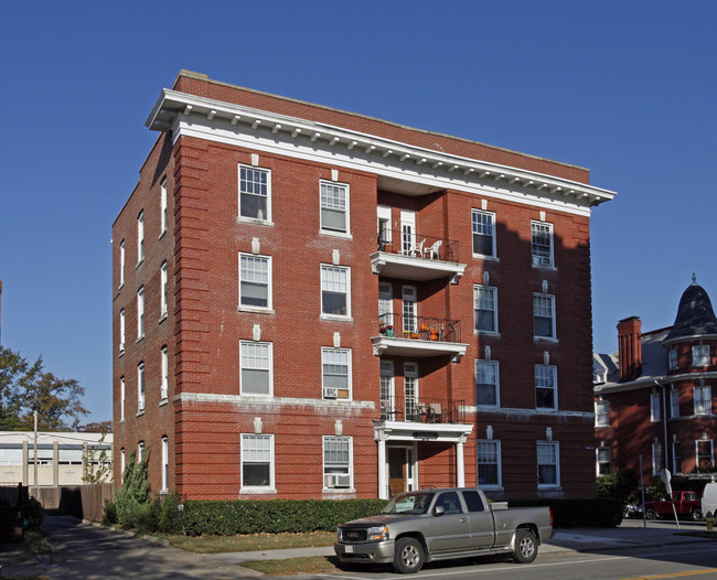 Colonial in Norfolk, VA - Building Photo - Building Photo