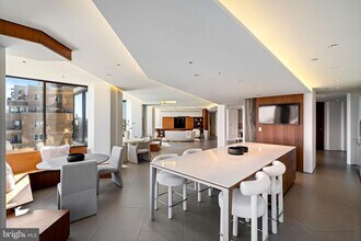 202 W Rittenhouse Square in Philadelphia, PA - Building Photo - Building Photo